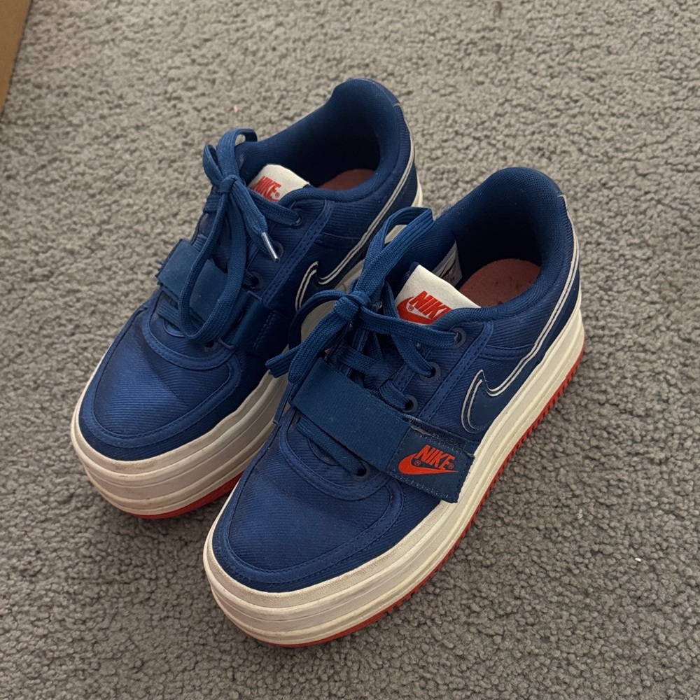 Nike Women's Vandal 2k Gym blue & Summit white size 6.5